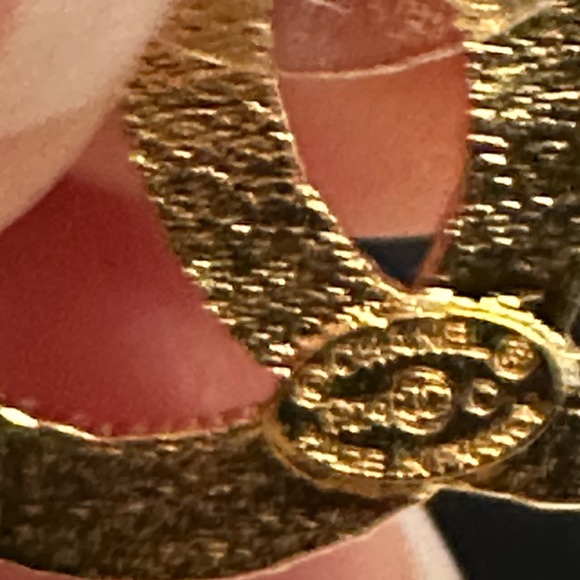 Chanel Cc Logo Earrings - Picture 4 of 9